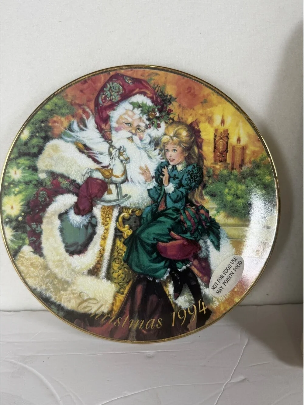 Avon 1994 The Wonder of Christmas Plate 22K Gold Trim S-15